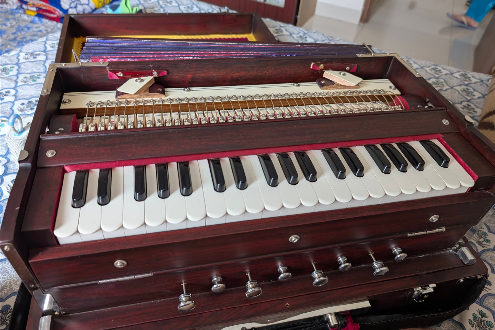 Featured instrument display 5